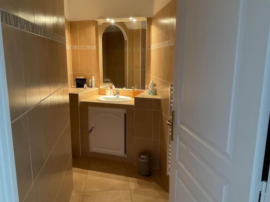 Akropole De Caroline, Central, Lumineux, Calme, Free Parking, Lift, 3 Beds Draguignan Extérieur photo