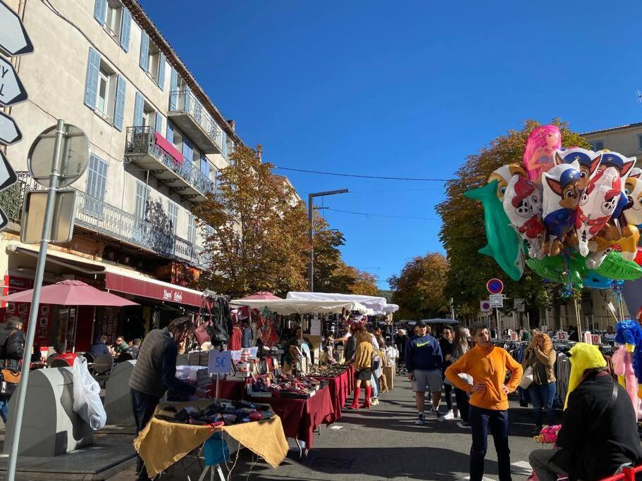 Akropole De Caroline, Central, Lumineux, Calme, Free Parking, Lift, 3 Beds Draguignan Extérieur photo